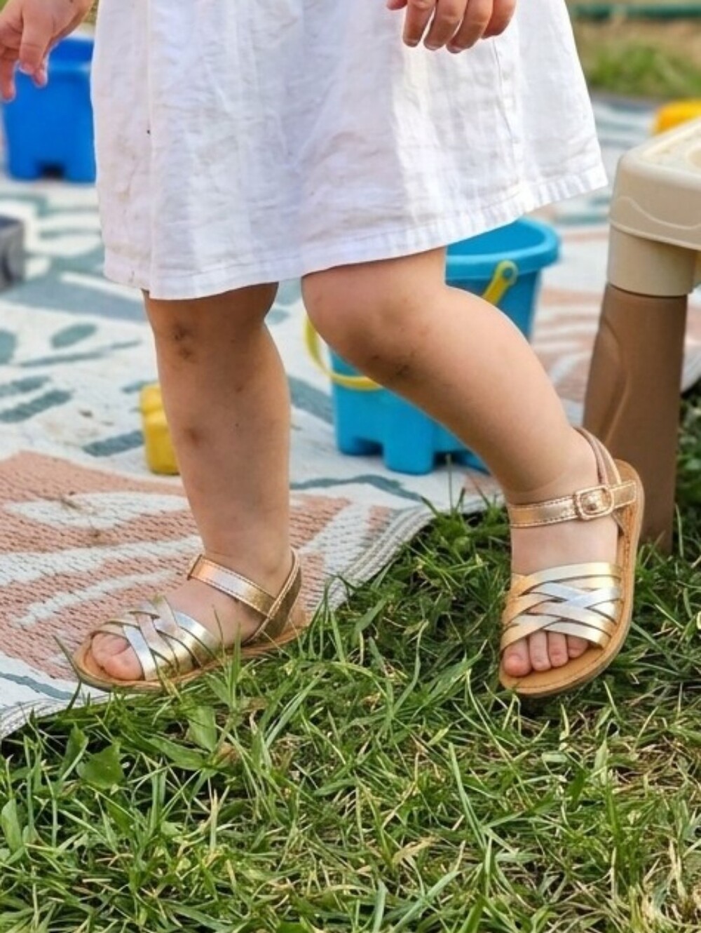 Bessito Metallic Multi-Strap Sandals Size 7